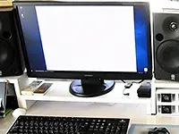 パソコンのモニター台を自作。キーボード収納にして机を整理