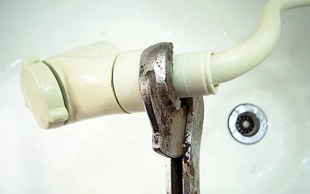 洗面用水栓のシャワーホースのパッキン交換手順 | Musible