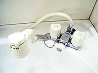 洗面所にある水栓の蛇口から水漏れ。修理するための下準備
